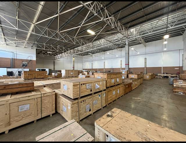 2,245M² WAREHOUSE TO LET IN CLAYVILLE
